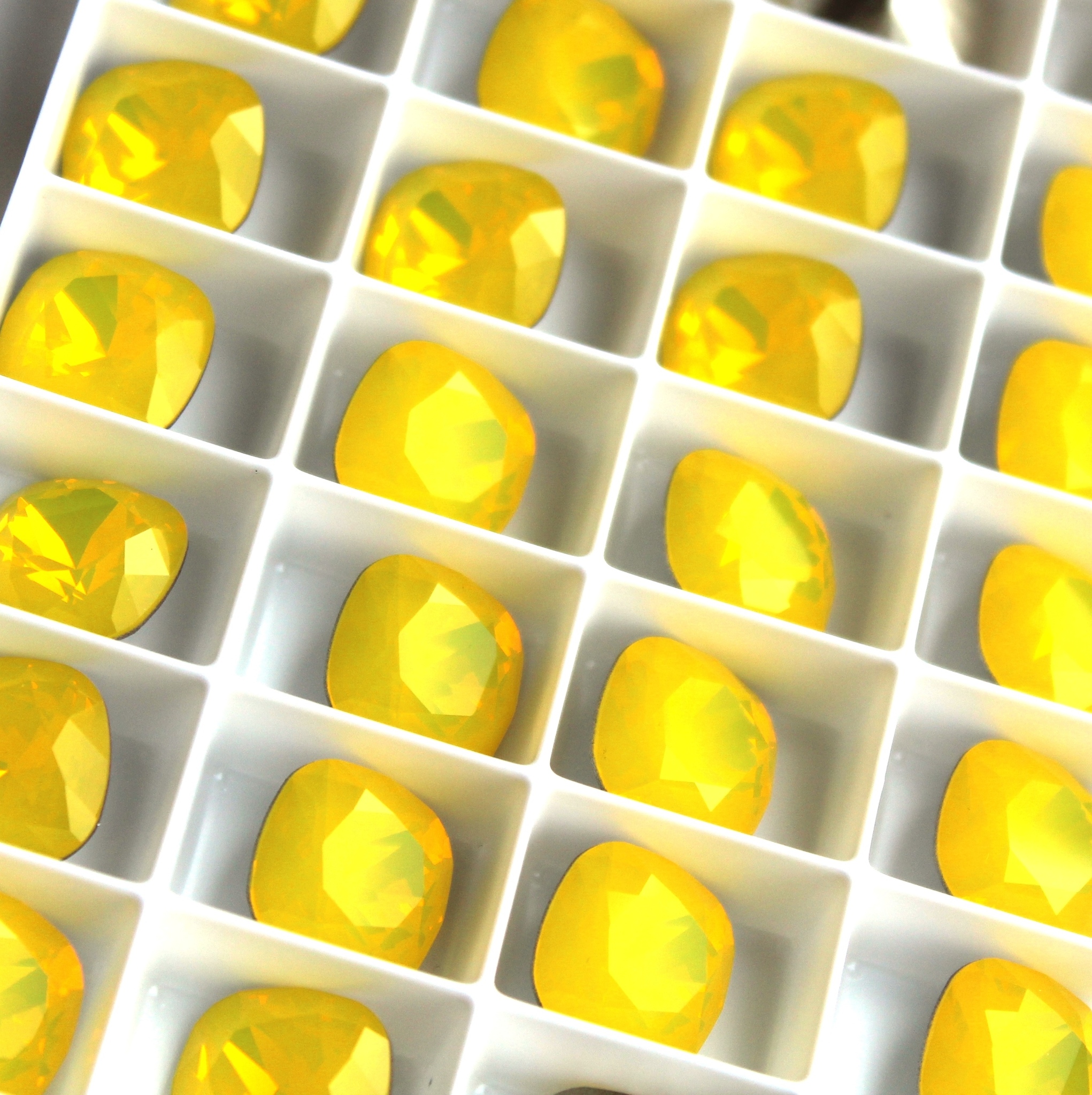 Подушечки Сваровски 12*12 мм