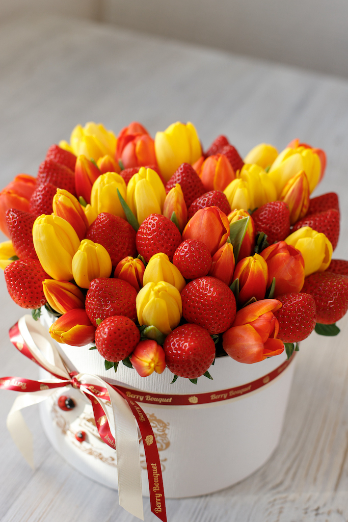🍓 Сладкие букеты и клубника в шоколаде на 8 марта - купить с доставкой ...