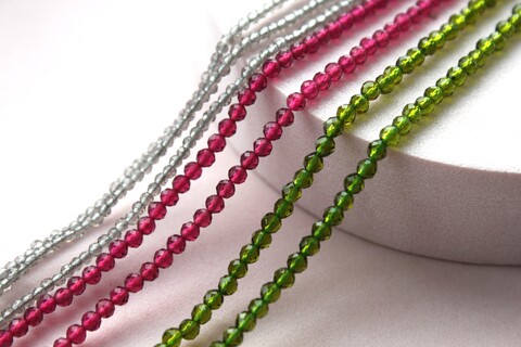 Бусины на нитке, шнуры