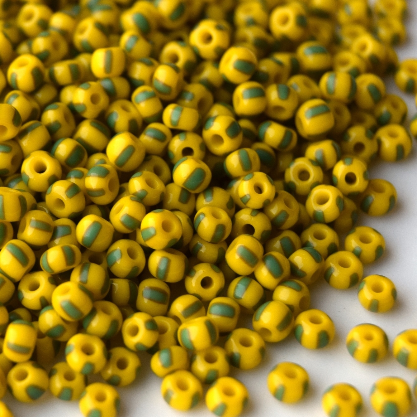 Бисер 8/0 Preciosa, Zlatka