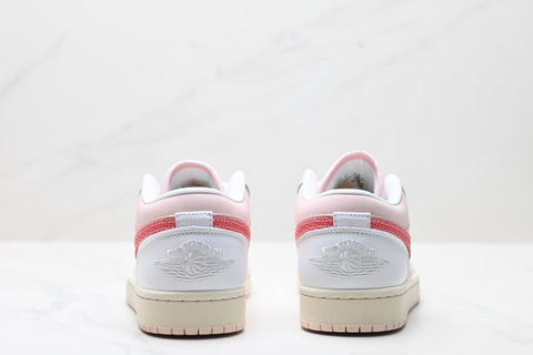 Air Jordan 1 Low 'Strawberry Milkshake' 