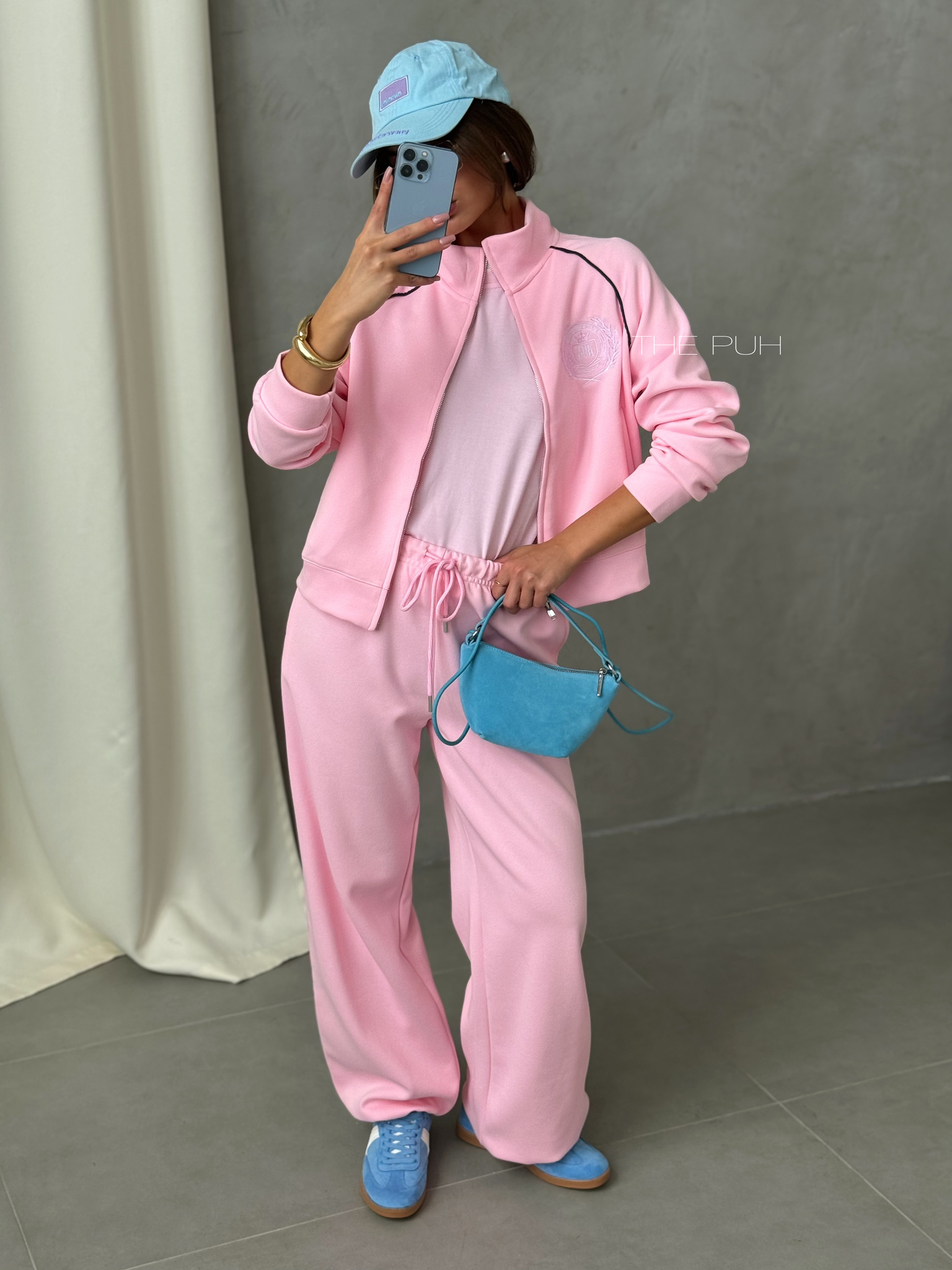 Розовый костюм с вышивкой-лого