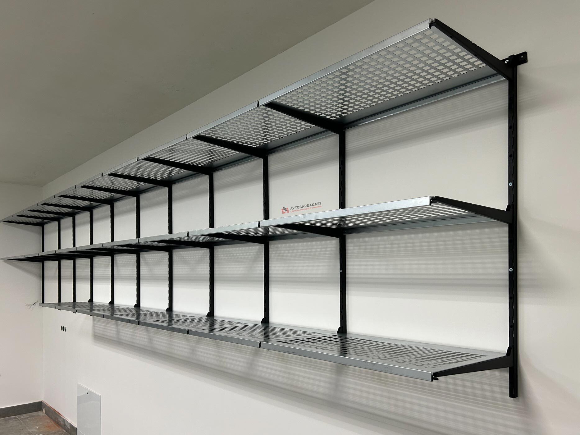 Сборные металлические стеллажи для кладовки