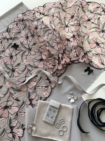 Вышивка на сетке розовая/черная 23 см