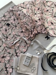 Вышивка на сетке розовая/черная 23 см