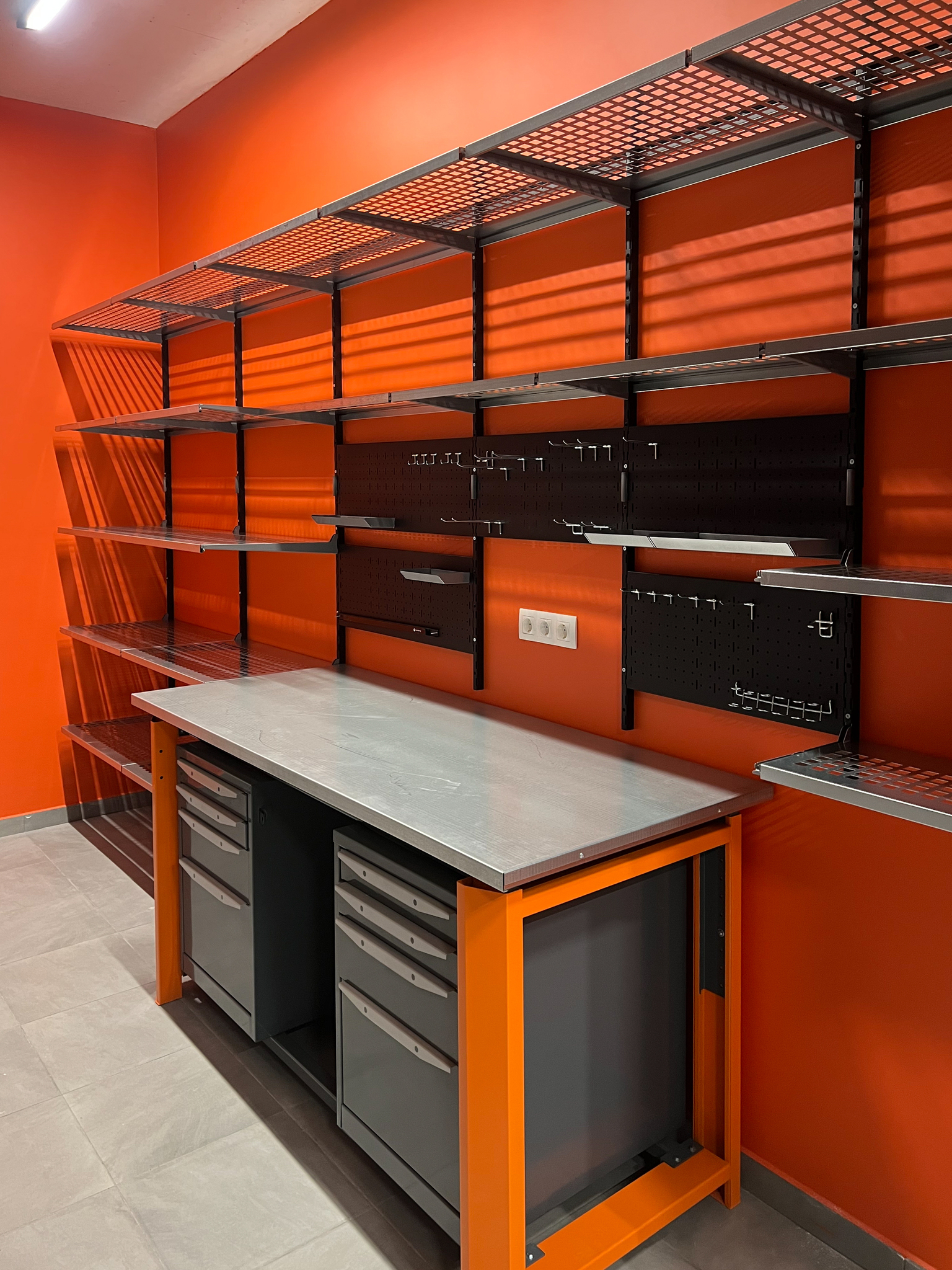 Полки стеллажи из металла