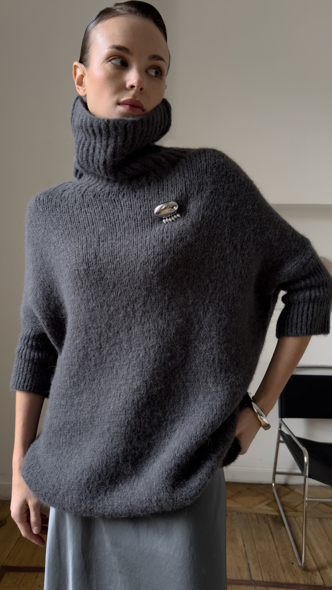 Свитер с коротким рукавом и высоким горлом