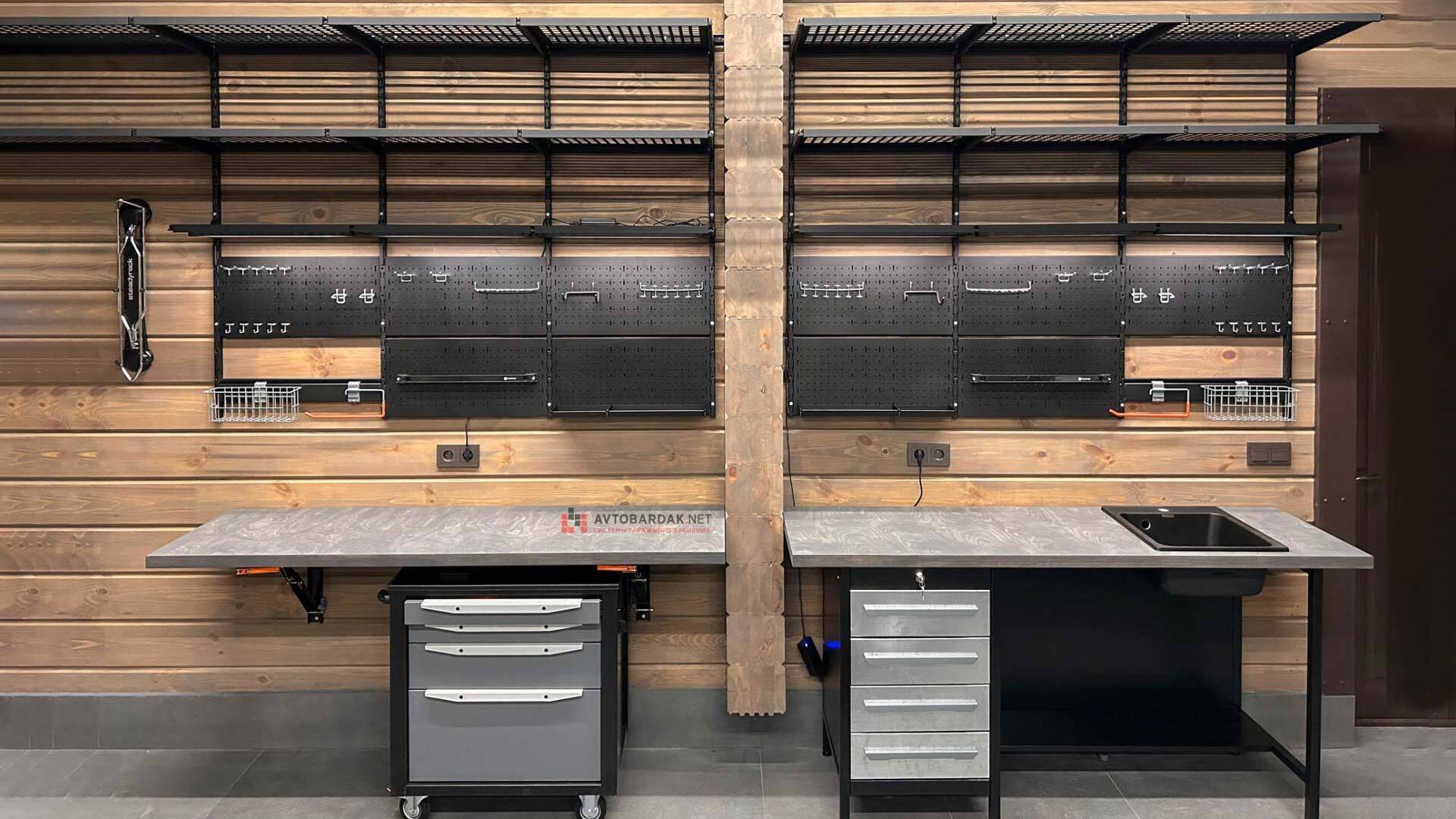 Металлическая полка на стену