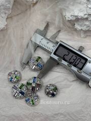 Пуговицы серебристые с разноцветными камнями стразами