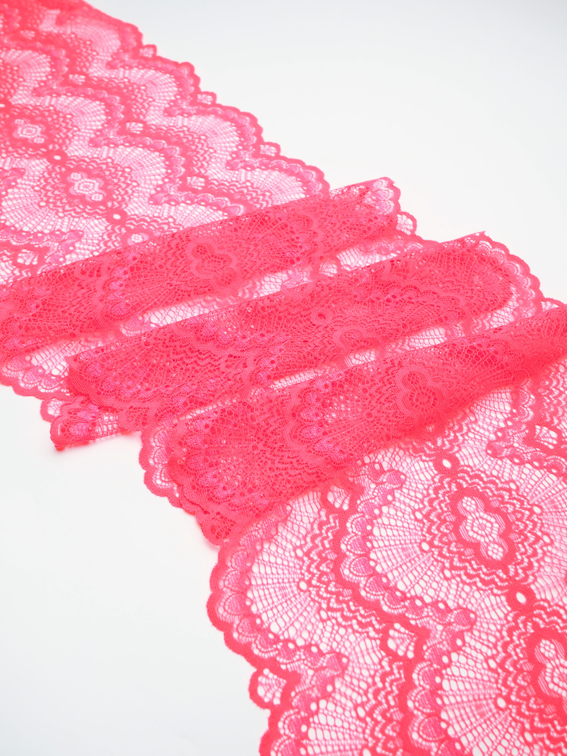Эластичное кружево розовое-красное неоновое ширина 20.5 см ОТРЕЗ 0,5 м