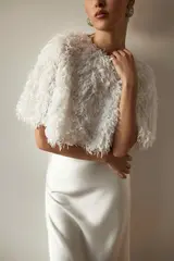 Свадебная накидка с перьями