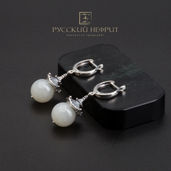 Серьги "Доугун". Белый нефрит. Модэ