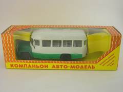KAVZ-3976 Bus white-green Kompanion 1:43