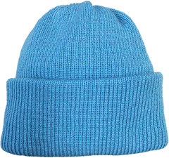 Светло-голубая зимняя шапка