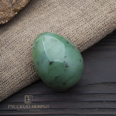 Яйцо из светло-зеленого нефрита