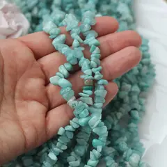 Тонированный кварц, серо-бирюзовый, крошка, 7-11 мм, нить 70 см, К136