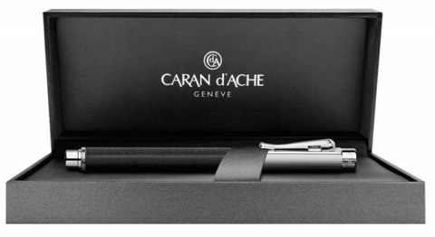 Ручка перьевая Caran d'Ache Varius Ivanhoe Black F (4490.072)