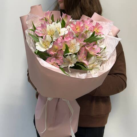 Букет из микс альстромерий