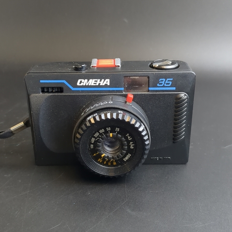 №33 Фотоаппарат "Смена 35" с объективом "Т-43" 4/40, в чехле, композитный материал, стекло, металл, ЛОМО (Ленинградское оптико-механическое объединение), СССР, 1990 г.