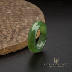 Кольцо цельное "Классика". Зелёный нефрит.