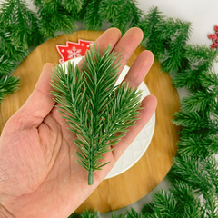 Еловая лапка, цвет светло-зеленый, 11*7 см, трехлапка, набор 30 шт.