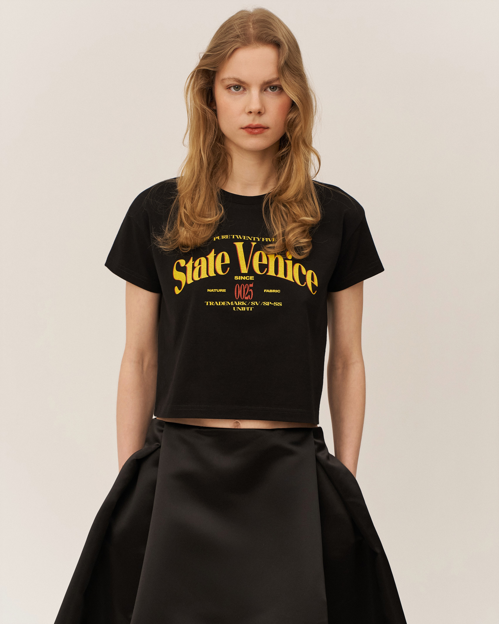 Укороченная футболка