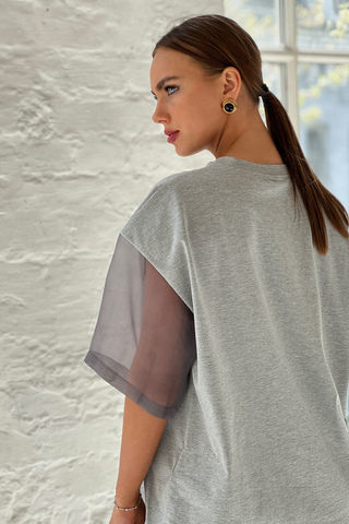 Женская серая футболка с шелковыми рукавами