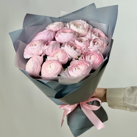 Букет 15 ранункулюсов