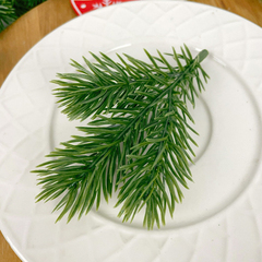 Еловая лапка, цвет светло-зеленый, 11*7 см, трехлапка, набор 30 шт.