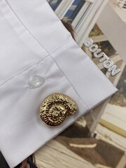 Накладка на пуговицу золотистая в форме рельефной ракушки
