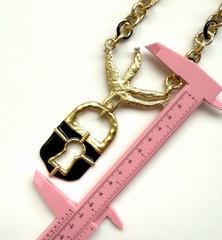 Колье ЗАМОК в клюве птицы в стиле Schiaparelli с черной эмалью