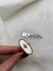 Кольцо золотистое с перламутровой овальной вставкой (безразмерное)