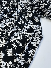 Вискоза штапель Белые цветы на черном фоне