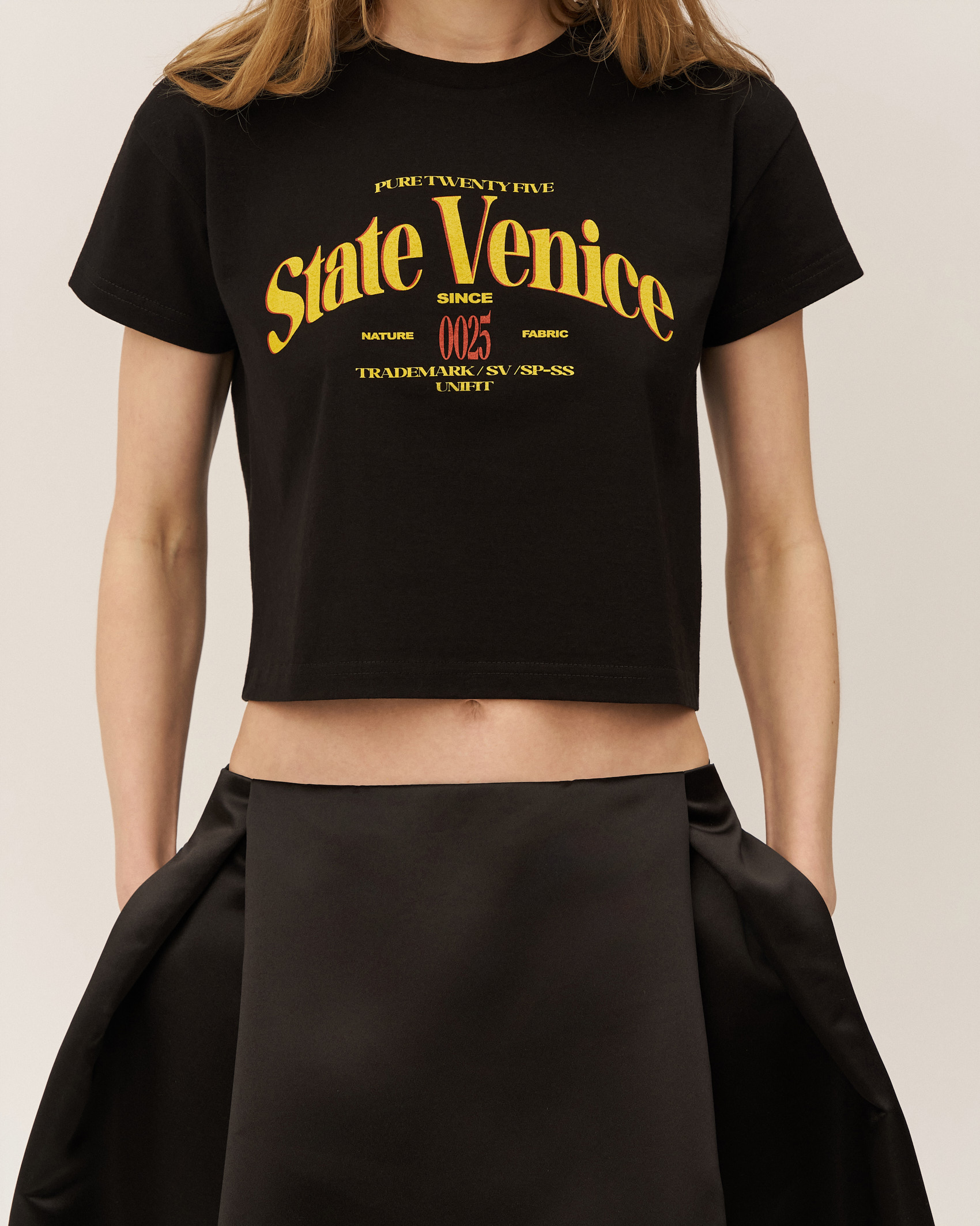 Укороченная футболка