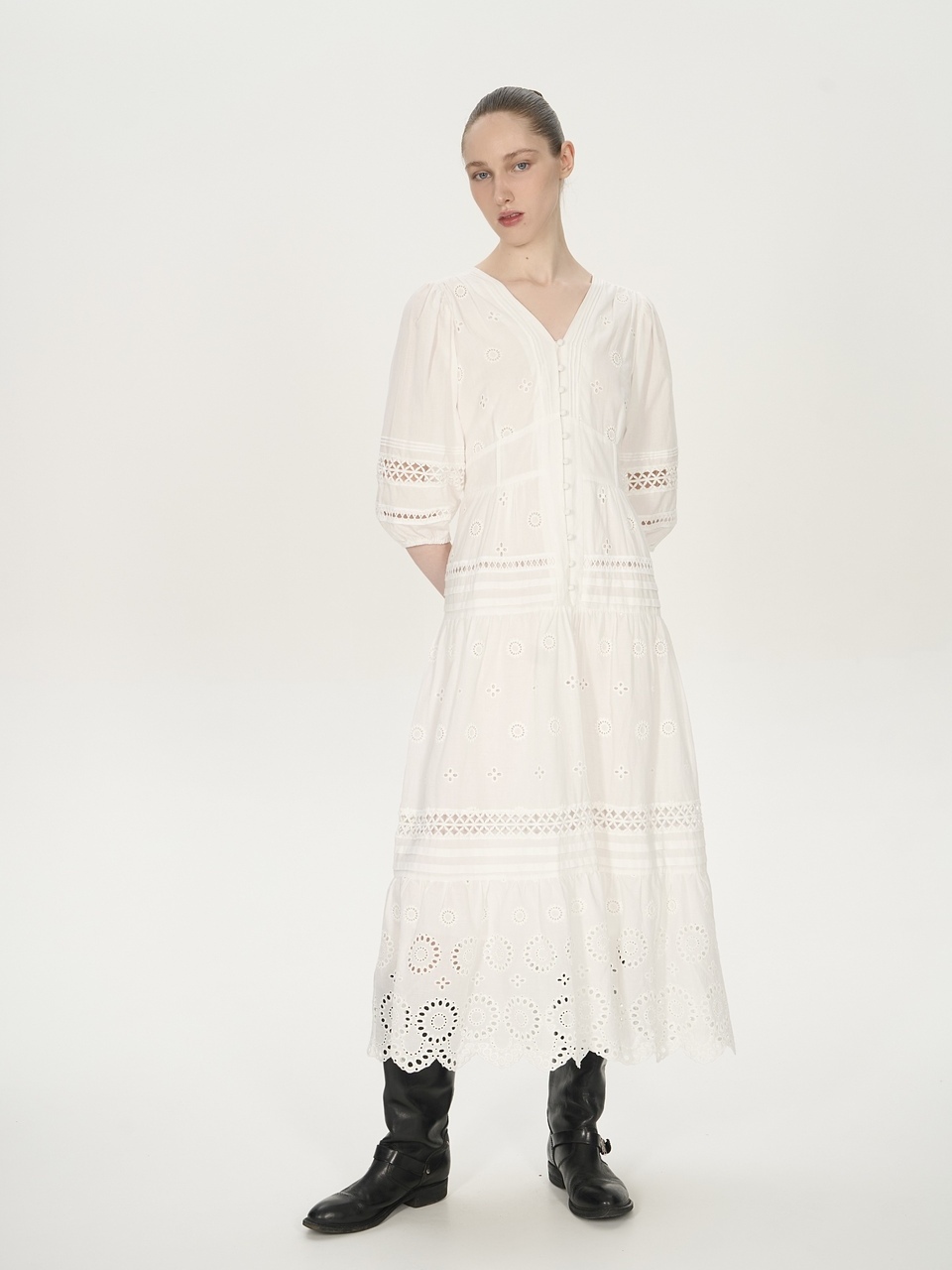 Платье белое с рукавом 3/4