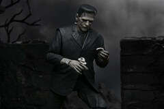 Фигурка NECA Universal Monsters: Frankenstein Monster (B&W)