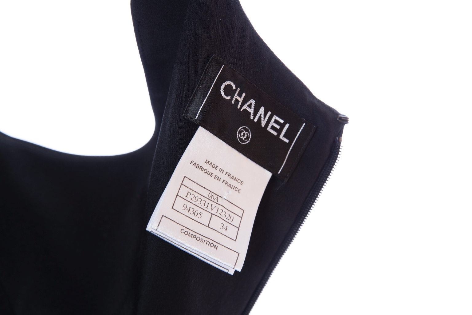 Женственное платье из шелка черного цвета от Chanel, 34 размер.