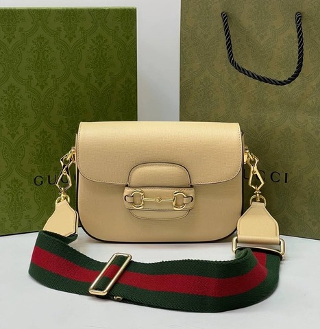 Женская мини-сумка Gucci Horsebit 1955 бежевый