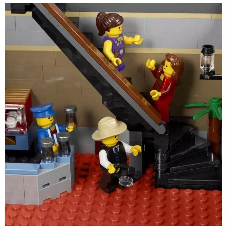 Lego creator 10232 best sale