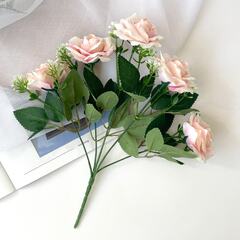 Розы искусственные с травкой, букет 5 веток, 30 см. 1 букет.