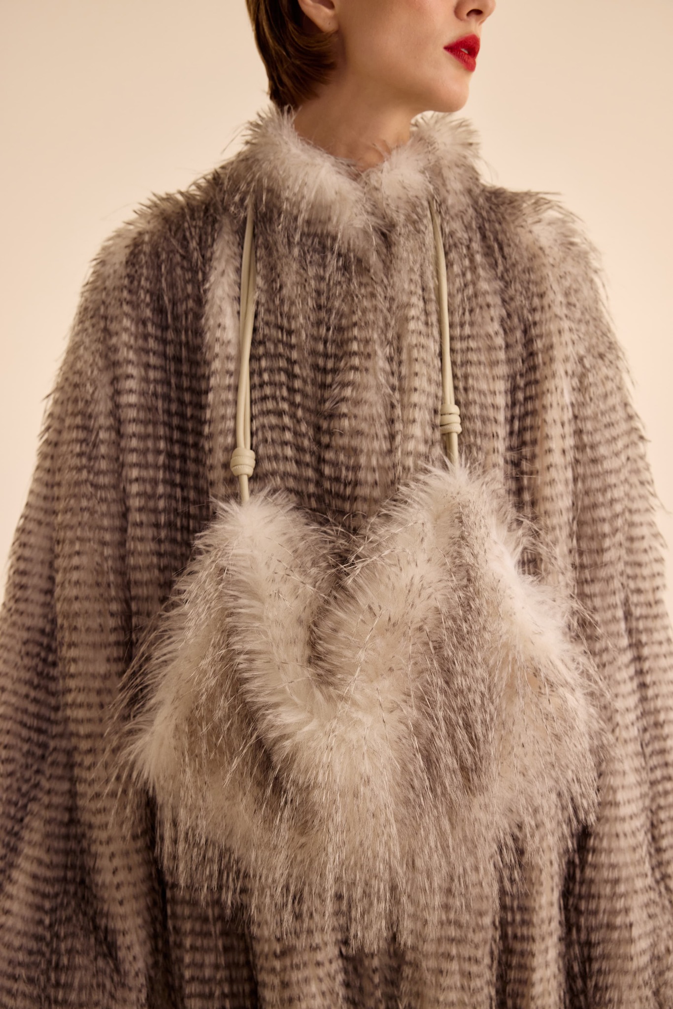 Муфта (Snow Queen), серо-белая