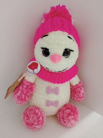 Снеговик в розовой шапке (сидит)