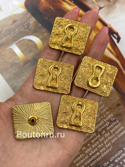 Шляпки под установочные кнопки Скиапар. золотистые квадратные с замочной скважиной