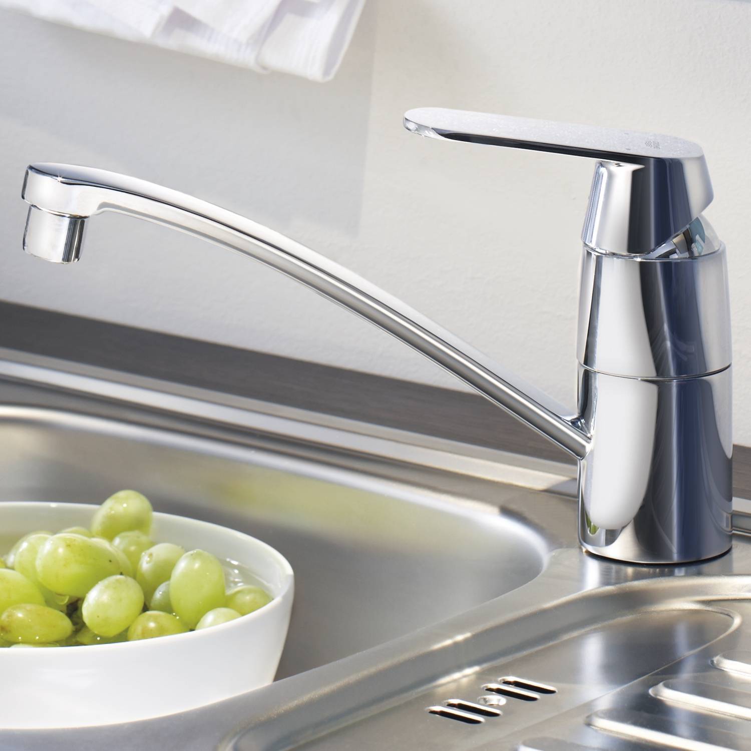 Смеситель на кухню можно. Смеситель Grohe Eurosmart Cosmopolitan. Смеситель для кухни Grohe Eurosmart Cosmopolitan 32842000. Смеситель Грое Евросмарт для кухни. Смеситель для раковины Grohe Eurosmart.