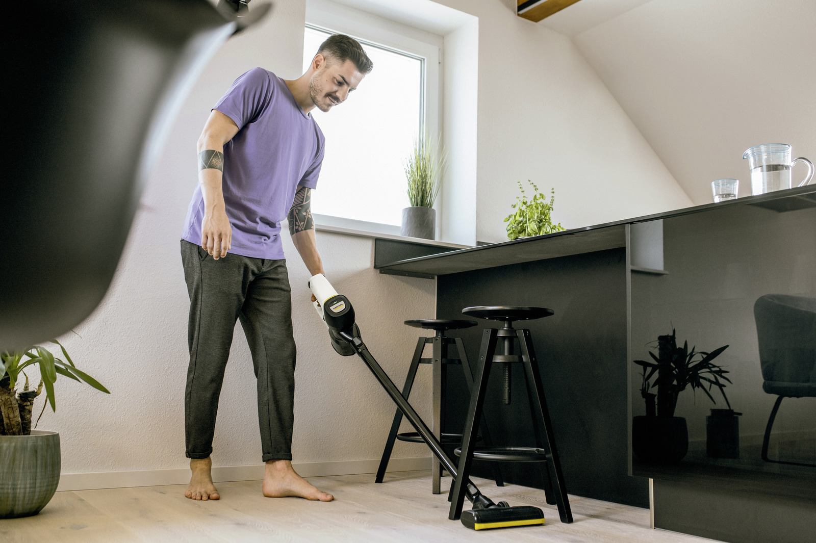 Аккумуляторный пылесос VC 4 CORDLESS MYHOME 11986300 – купить за 24 790 ₽ |  Интернет-магазин Karcher