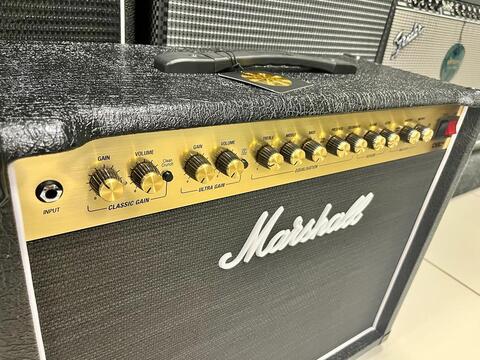 MARSHALL DSL40 COMBO Усилитель гитарный ламповый, 40Вт, комбо, 1x12'', 2 канала