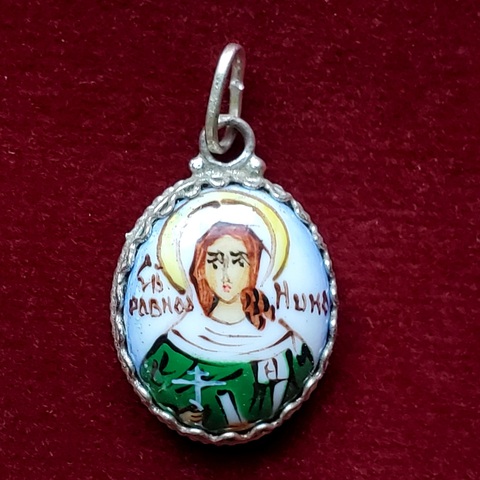 Икона с финифтью святая Нина кулон ручная роспись