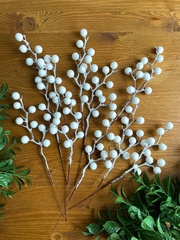 Ягоды БЕЛЫЕ искусственные на ветке, 10 ягод на ветке, гроздь 25 см., набор 10 шт.