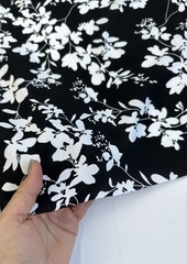 Вискоза штапель Белые цветы на черном фоне