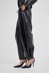 Брюки из экокожи